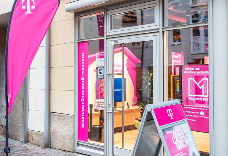 Shop Außenansicht. Welkona - Ihr Telekom Partner in Köthen.