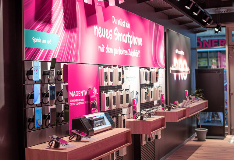 Shop Innenansicht Smartphones. Welkona - Ihr Telekom Partner in Köthen.