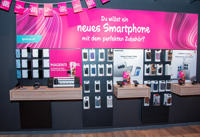 Shop Innenansicht Smartphones und Zubehör. Welkona - Ihr Telekom Partner in Köthen.